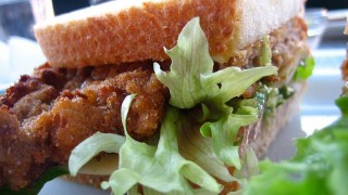 Milanesas crueles, manzanas sanadoras y café colombiano - La Receta Dispersa - DelSol 99.5 FM