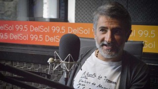 La vida de Gustaf, el actor que escribe y Fénix como “metáfora perfecta” de Capurro - Charlemos de vos - DelSol 99.5 FM