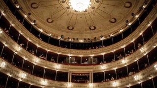Ser o no ser... consumidor de teatro uruguayo - El guardian de los libros - DelSol 99.5 FM