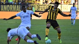 “Nacional bancó el partido con 10, Peñarol no encontró herramientas futbolísticas y se va con frustración” - Comentarios - DelSol 99.5 FM