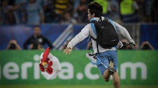 Si tuvieran que invadir la cancha en un partido de fútbol, ¿cómo lo harían? - Sobremesa - DelSol 99.5 FM