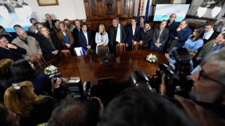 Entre los abucheos a Sartori y el dolor de Larrañaga: crónica del final de la noche blanca - Informes - DelSol 99.5 FM