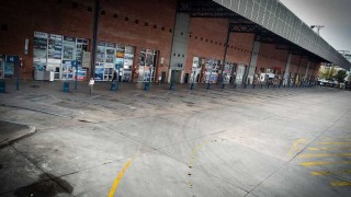 Tensión en Tres Cruces por supuesto hombre atrincherado - Titulares y suplentes - DelSol 99.5 FM