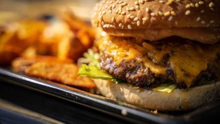 ¿Qué comida no se puede dejar cuando vas a un bar y cuál si? - Sobremesa - DelSol 99.5 FM
