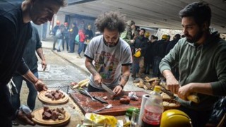 Tema libre: pan mojado con el jugo de la tabla en un asado - Sobremesa - DelSol 99.5 FM