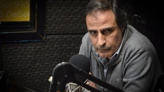 Un test policial para Álvaro Garcé - Zona ludica - DelSol 99.5 FM
