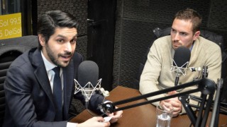 Una policía como la de las películas - Zona ludica - DelSol 99.5 FM