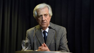 Tabaré Vázquez “siente que su mandato lo obliga a seguir adelante”, dijo el médico del presidente - Entrevistas - DelSol 99.5 FM