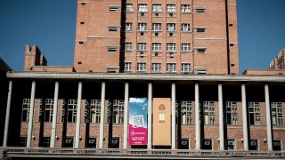 Policía desalojó de la IM a funcionarios de Adeom - Titulares y suplentes - DelSol 99.5 FM