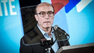 Martínez recibió un huevazo en su visita a Casavalle y lo tomó con ironía - Titulares y suplentes - DelSol 99.5 FM