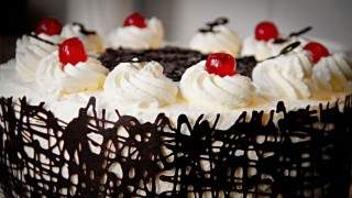 Vas con una torta a un cumpleaños y te llevas lo que sobra, ¿está bien? - Sobremesa - DelSol 99.5 FM