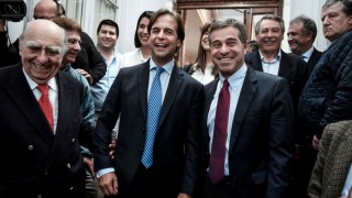 Lacalle Pou realiza reuniones con socios de la coalición - Titulares y suplentes - DelSol 99.5 FM
