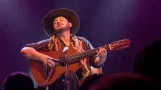 El mejor guitarrista vivo de Brasil toca en Uruguay y habló con NTN - Denise Mota - DelSol 99.5 FM