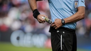El arbitraje en el fútbol uruguayo - A la cancha - DelSol 99.5 FM
