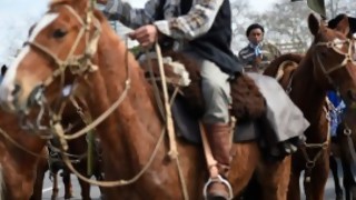 A caballo se hizo la patria - La Charla - DelSol 99.5 FM