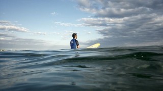 La persecución a los surfistas como deporte del momento - Darwin - Columna Deportiva - DelSol 99.5 FM
