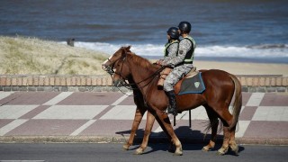 Sin test, con buses llenos, pero con despliegue bélico en playas y pista de patín - Departamento de Periodismo de Opinión - DelSol 99.5 FM
