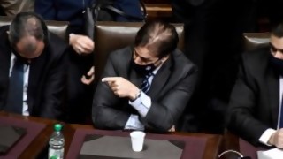 Darwin y el loco de las señales: Lacalle Pou es un azafato frustrado - Columna de Darwin - DelSol 99.5 FM