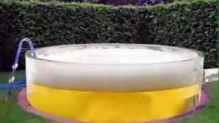 Saltar de un edificio a una piscina con lo que quieras, si sobrevivís, lo que hay adentro es tuyo - Sobremesa - DelSol 99.5 FM