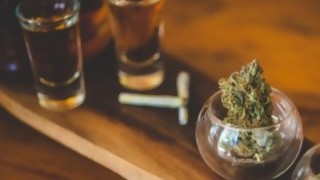Menores de 21 no deberían acceder a alcohol y cannabis - Entrevista central - DelSol 99.5 FM