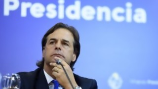 Lacalle entre Bucay y Jesús: la arenga “de creer” a los legisladores - Columna de Darwin - DelSol 99.5 FM