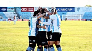 Solos en casa - A la cancha - DelSol 99.5 FM
