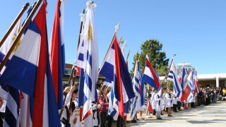 La propuesta de abanderados de una sola bandera y pagos - Columna de Darwin - DelSol 99.5 FM