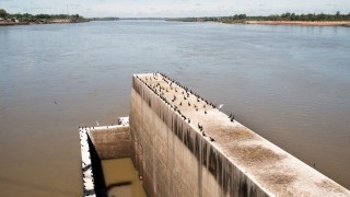 Lacalle y la costumbre de hacer anuncios sobre el dragado del río Uruguay - Informes - DelSol 99.5 FM