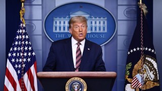 A Trump le soltó la mano hasta su madre, la televisión, y el coágulo de Maradona - Columna de Darwin - DelSol 99.5 FM