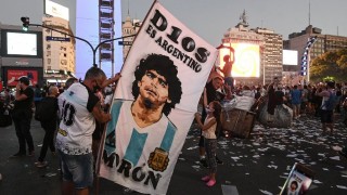 Melodramatón por la muerte de Maradona, 72hs de Duelo Nacional y Popular - Columna de Darwin - DelSol 99.5 FM