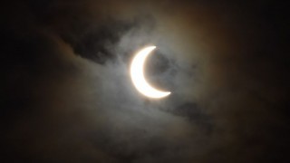 Colador y otros piques para ver el eclipse  - Audios - DelSol 99.5 FM