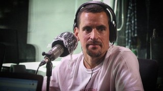 La vida de Kung Fu Ombijam, la cárcel como “tierra de nadie” y la “habilitación” para el recluso - Charlemos de vos - DelSol 99.5 FM