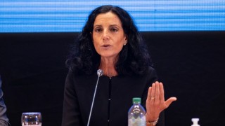 Darwin analiza el desajuste del gobierno con el IRPF y el IASS para festejar el éxito del ajuste - Darwin concentrado - DelSol 99.5 FM