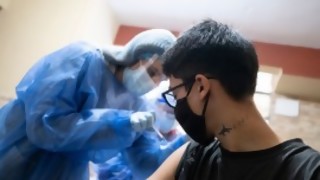 Hugo Bai opina de la reforma de la seguridad social, Darwin de la vacunación a adolescentes - NTN Concentrado - DelSol 99.5 FM