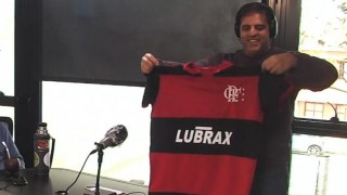 Maxi Guerra trajo camisetas retro de regalo para Rafa y Piñe - La Charla - DelSol 99.5 FM