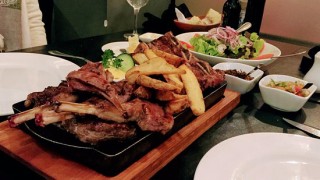 ¿Qué es lo primero que agarras para comer en un brasero completo? - Sobremesa - DelSol 99.5 FM