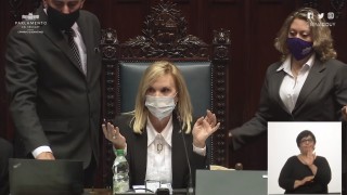 La discusión fue tan fuerte en el Parlamento que llegó a La Mesa - La Charla - DelSol 99.5 FM