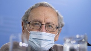 Novembro: 100 mil brasileros vienen a ver fúbol. Ni en 1816 hubo tanto brasilero junto/ Ehrlich pide que bajen el tono de la interna del FA que sólo escucha él - Columna de Darwin - DelSol 99.5 FM