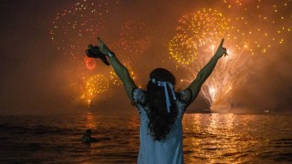 ANCAP y su mundo paralelo/ Reveilion en Uruguay ante suspensión en Brasil/ Darwin arma piloto “Ka-pos de la Ciencia” para el mundo vtv - Columna de Darwin - DelSol 99.5 FM