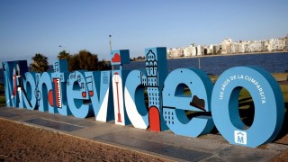 ¿Cuántas manos de pintura tienen las letras del cartel de Montevideo? - Sobremesa - DelSol 99.5 FM