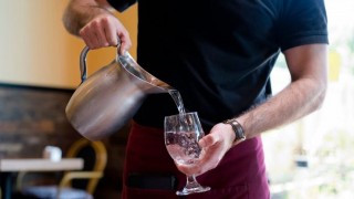 Agua gratis en restaurantes: un proyecto de ley argentino y la opinión de NTN - Departamento de Periodismo de Opinión - DelSol 99.5 FM