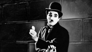 La vida de Charles Chaplin, sus aportes al cine y el crear para que “nada fuera armónico” - In Memoriam - DelSol 99.5 FM