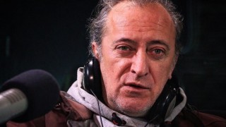 La vida de Roberto Suárez y “el arte de la estafa” en el teatro - Charlemos de vos - DelSol 99.5 FM