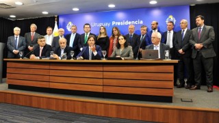 Gobierno presentó a La Abuela de Todas las Reformas/ Mensajes del FMI que entró en zona OMS - Columna de Darwin - DelSol 99.5 FM