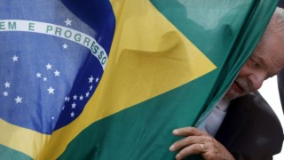Ganó Lula, el preferido del mainstream político-mediático: ¿la Globo se volvió buena?/ Avión en mantenimiento choca edificio de fuerza aérea sin despegar - Columna de Darwin - DelSol 99.5 FM