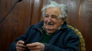 Mujica se sacó de contexto, tiene ese don/ Fiesta del hincha de Peñarol/ Llenar o no llenar el álbum - Columna de Darwin - DelSol 99.5 FM