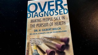 Un libro que cuestiona “el deseo incesante de encontrar una enfermedad” - Medicina y literatura - DelSol 99.5 FM