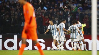 “Argentina con más complicaciones de las previstas se llevó la victoria en el debut” - Comentarios - DelSol 99.5 FM