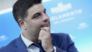 Paro en el fútbol uruguayo “trasciende el salario de jugadores” y “todos van a tener que ceder”, afirmó Pedro Jisdonian - Entrevistas - DelSol 99.5 FM