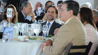 Lacalle no se escondió atrás del dólar deprimido y se dio para adelante con los exportadores - Columna de Darwin - DelSol 99.5 FM